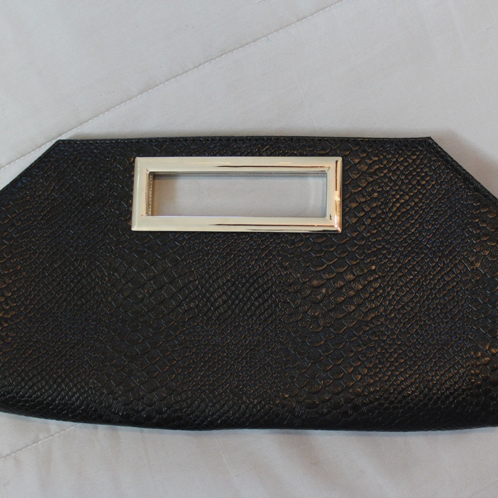 PRICE DROP!! 🐟 Black Clutch (EXPRESS)